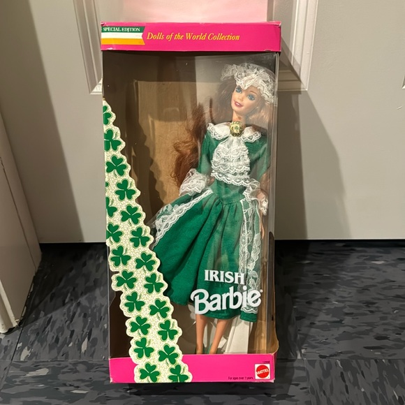 Dolls of the World: Irish Barbie - Picture 3 of 9